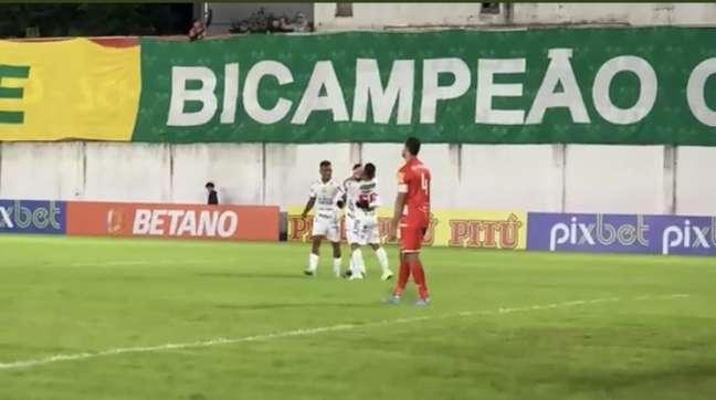 Brusque comemorando gol de Álvaro (Foto: Reprodução/Brusque)