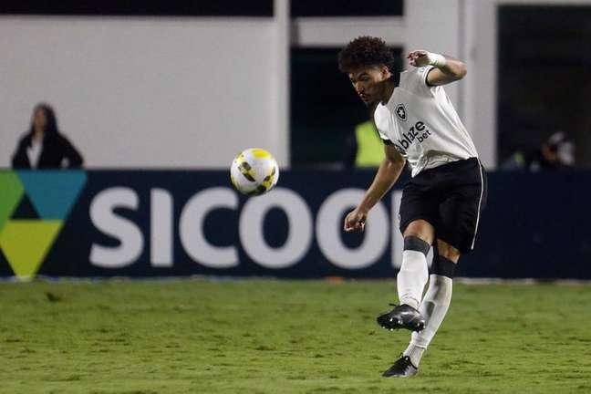 Adryelson em ação pelo Botafogo (Foto: Vítor Silva/Botafogo)