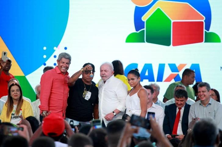 Lula entrega moradias em Santo Amaro — Foto: Fernando Vivas/GOVBA