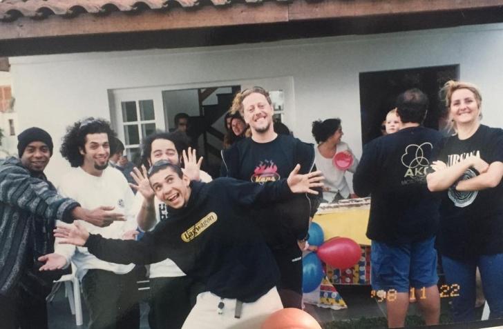Canisso em foto de 1998, com amigos, incluindo Rodolfo Abrantes — Foto: Instagram