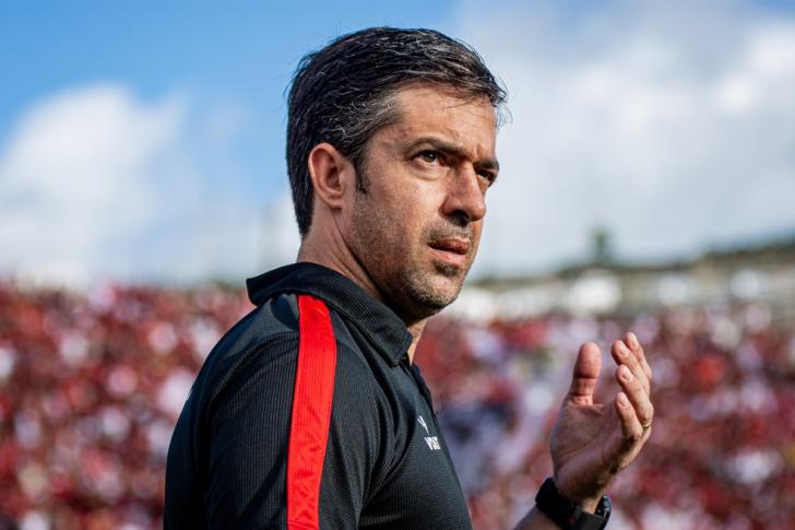 João Burse, técnico do Vitória — Foto: Pietro Carpi / EC Vitória