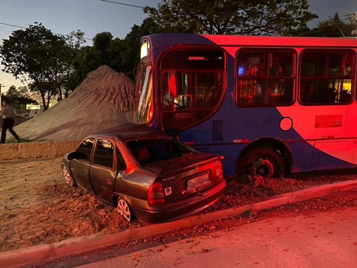 Acidente ocorreu na Avenida das Amoreiras, em Campinas — Foto: Daniel Mafra/ EPTV