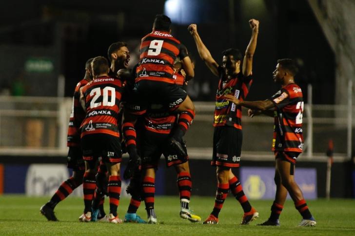 Jogadores do Ituano comemoram gol da vitória sobre o Guarani pela Série B — Foto: Miguel Schincariol/Ituano FC