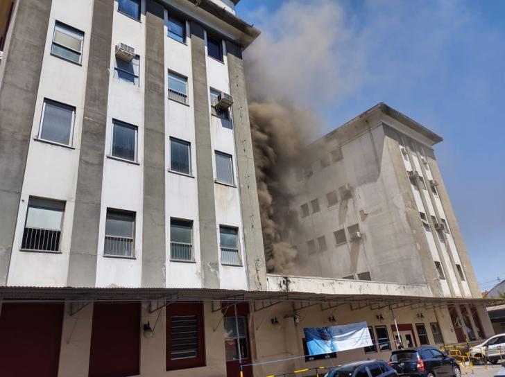 Incêndio no Hospital Federal de Bonsucesso, na Zona Norte do Rio — Foto: Reprodução