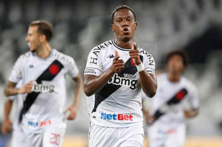 Ribamar comemorando gol contra o Botafogo