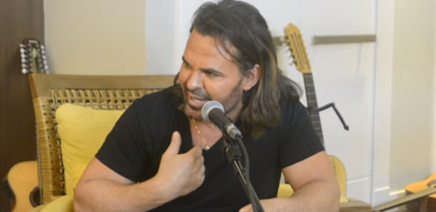 Eduardo Costa se apresenta no 'Domingão do Faustão' e harmonização facial  do cantor deixa internautas confusos. Aos memes… – Blog do Beck